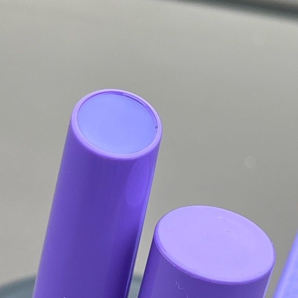 πHPπMAC Squirt Plumping Gloss Stick in Violet Beta - Picture 3 of 8